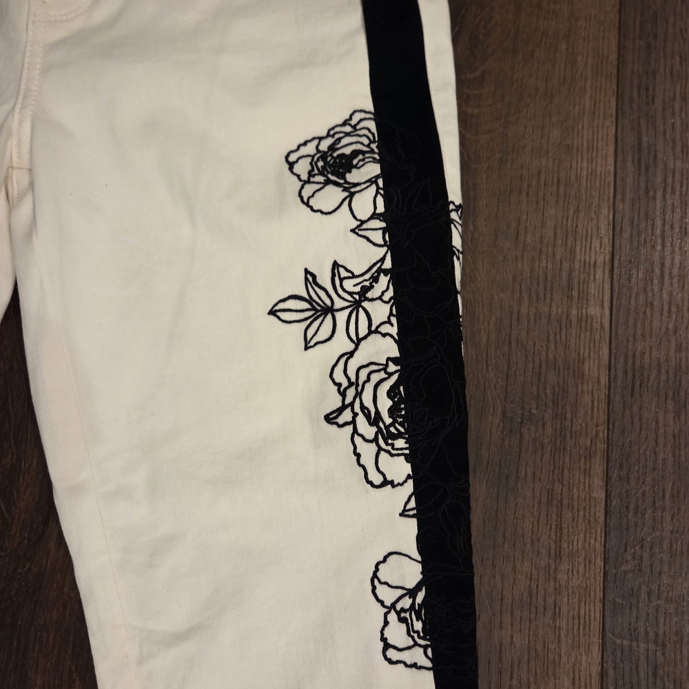 NWT White House Black Market White and Black Pants - Picture 4 of 7